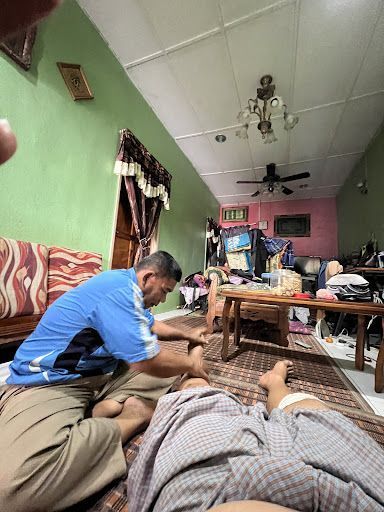 Urut Tradisional dan Terseliuh Wak Samsuri